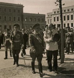 FRANCO CON SU RASCALEVAS IBÁÑEZ MARTÍN EN EL CSIC, 1943