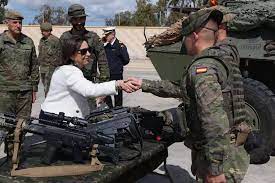 MARGARITA ROBLES EN EL ESTRECHO