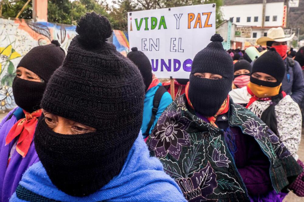 ZAPATISTAS Manifestación en San Cristóbal de las Casas contra las guerras. Marzo 2022. desinformemonos.org