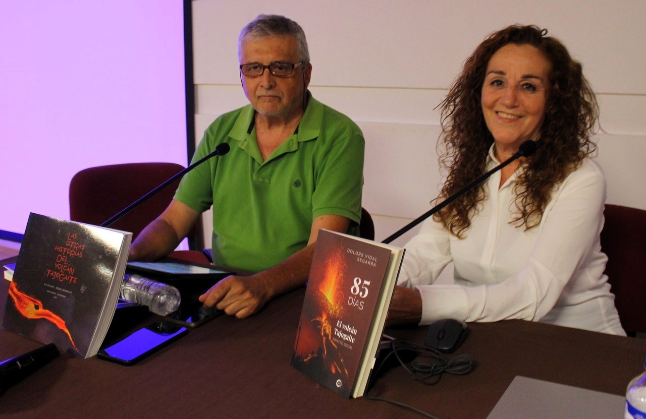 Dolors Vidal con Francisco Pulido en la presentación del libro