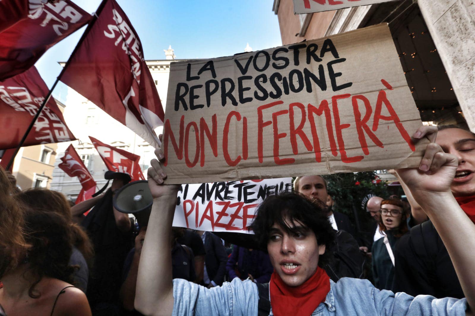 Protesta social frente al Senado a fines de septiembre contra la Ley Mordaza del Gobierno italiano foto FB CGIL