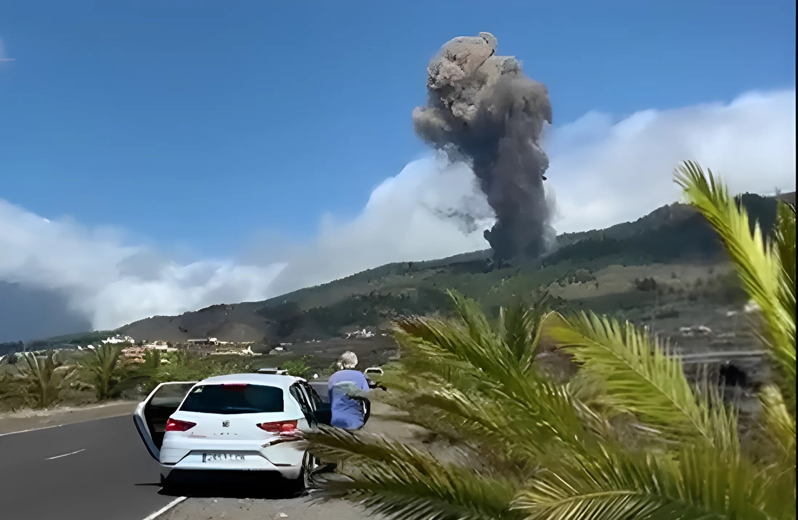vecinos sorprendidos en el momento inciail de la erupcion (1)