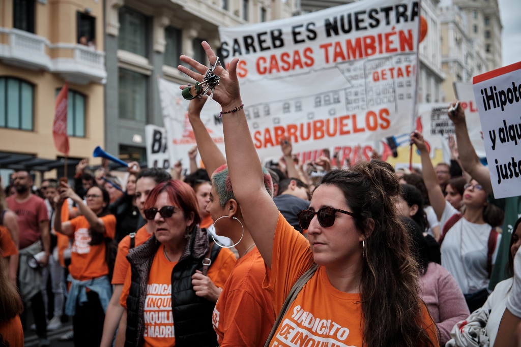 La falta de vivienda se hace cada día más asfixiante en muchos países de Europa. La respuesta popular aumenta, como aquí en Madrid. Foto Sindicato de Inquilinas e Inquilinos de Madrid