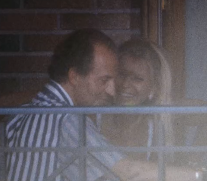 JUAN CARLOS BORBÓN CON UNA DE SUS MUCHAS AMANTES, QUE LES HAN SALIDO MUY CARAS AL ERARIO ESPAÑOL. MUY CARAS, MUCHA CARA