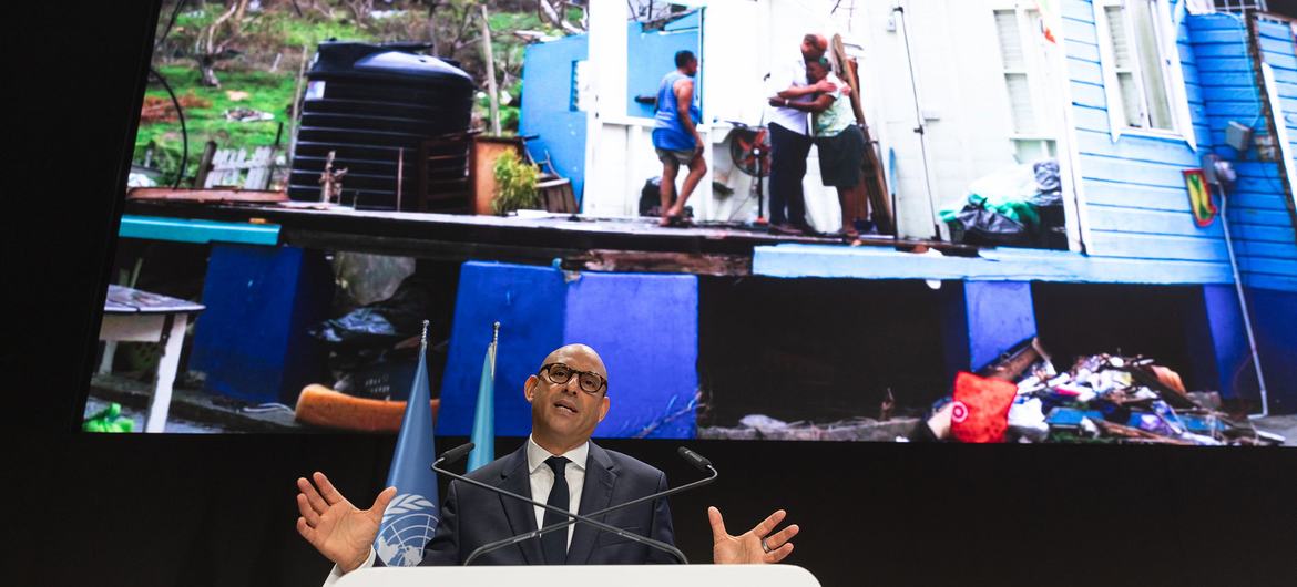 Simon Stiell, Secretario ejecutivo de las Naciones Unidas para el cambio climático, en la COP 29 de Bakú, Azerbaiyán_ Foto ONU