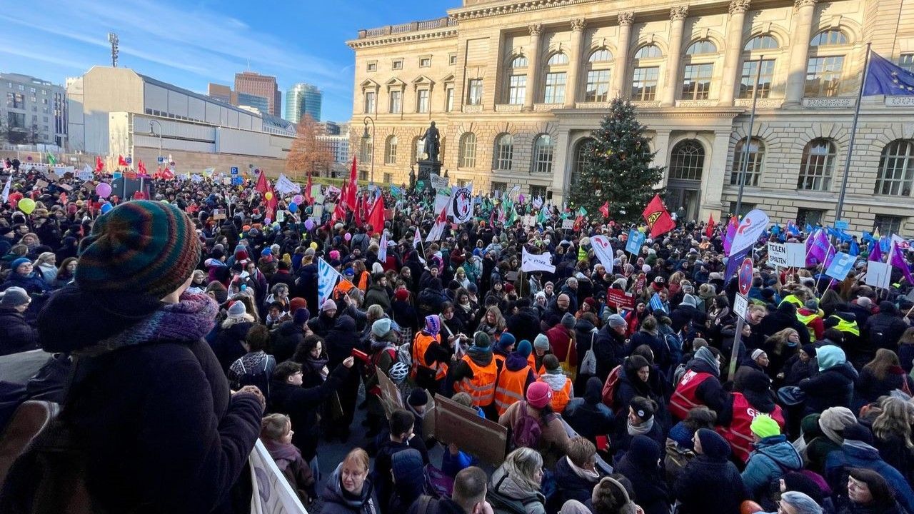 Protesta sindical frente al Parlamento alemán en Berlin el 5 de diciembre  de 2024. Foto WSWS