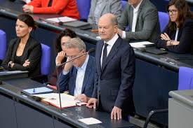 SCHOLZ PIERDE LA MOCIÓN DE CONFIANZA EN EL BUNDESTAG