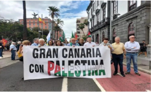 PALESTINA CARMELO RAMÍREZ, ANTONIO MORALES Y TEODORO SOSA,  DEL GOBIERNO DEL CABILDO DE GRAN CANARIA, EN UN MANIFESTACIÓN CONTRA EL GENOCIDIO ISRAELÍ