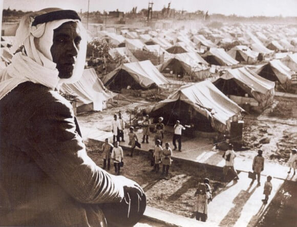 NAKBA Un hombre palestino observa el campo de refugiados de Jaramana en Damasco, Siria, en 1948. (Foto: Wikimedia Commons)