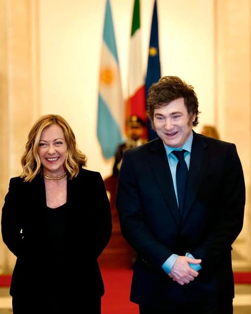 Giorgia Meloni y el presidente argentino Javier Milei mantienen una estrecha relación política y profundas coincidencias ideológicas. Foto FB de Giorgia Meloni