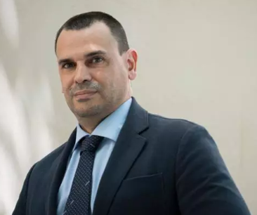 ALBERTO GONZÁLEZ AMADOR, DE PROFESIÓN: NOVIO