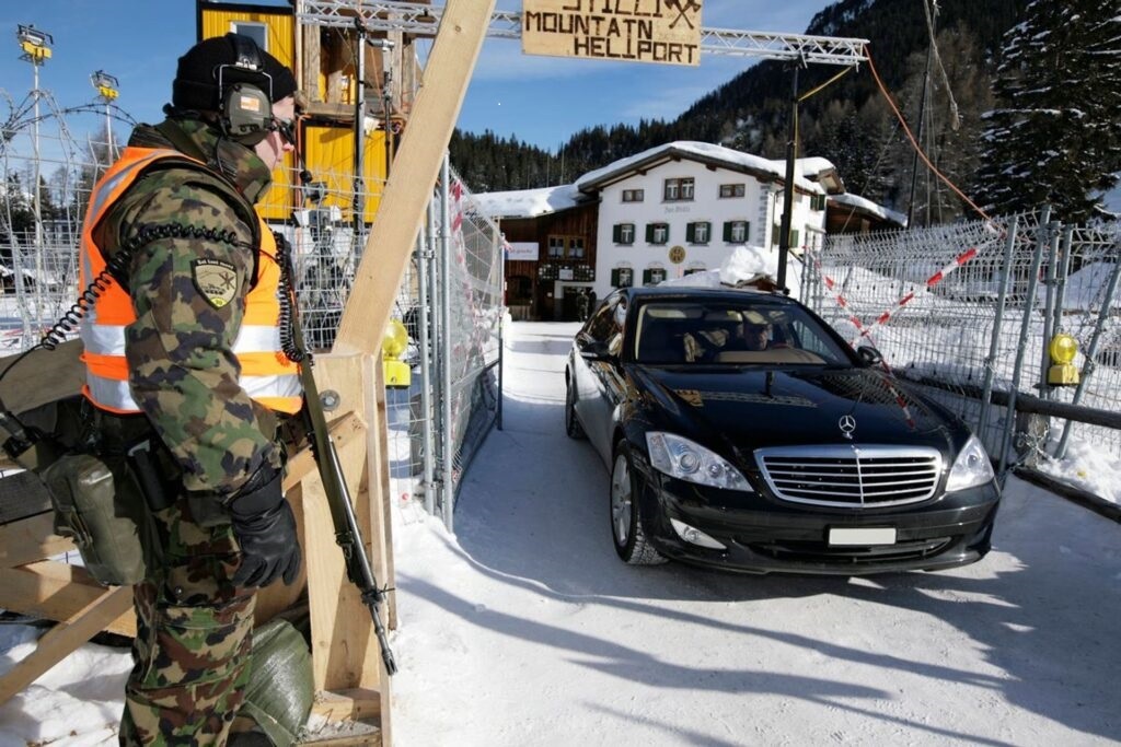 Como cada año durante el Foro Económico Mundial la ciudad alpina de Davos vive amurallada Foto DDPS