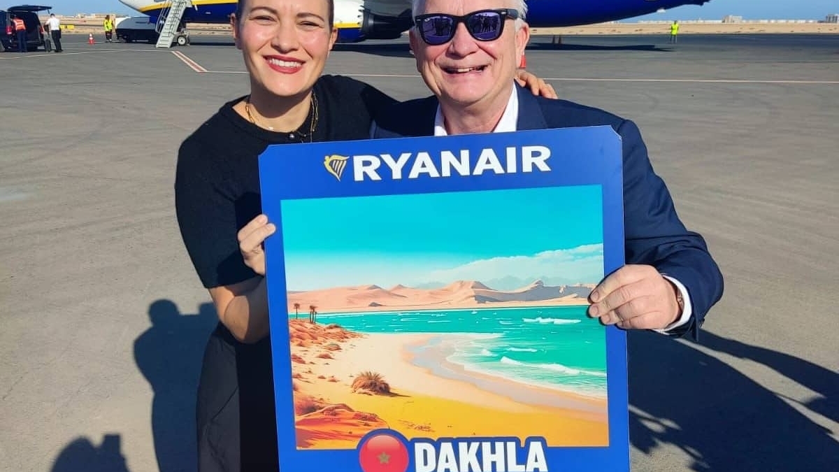 SÁHARA Cartel con el que Ryanair ha anunciado su nueva ruta a Dajla, en los territorios ocupados del Sáhara Occidental.