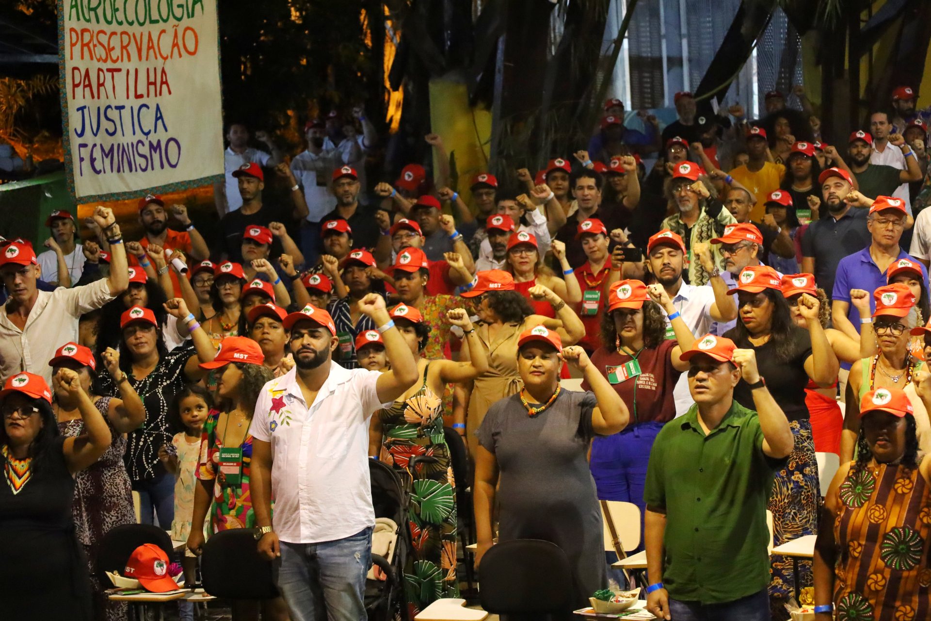 Los movimientos sociales rurales como el MST de Brasil llaman a la unidad, la preservación del ambiente, la distribución de tierras, el feminismo. Foto Alais Alanna , MST