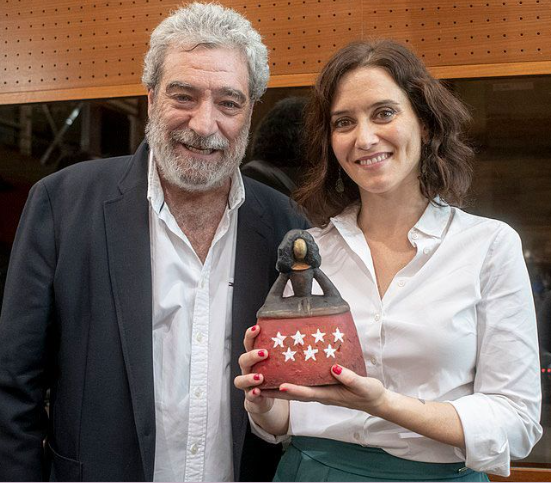 Miguel Ángel Rodríguez e Isabel Díaz Ayuso en la investidura de la presidenta de la Comunidad de Madrid. Foto: PP COMUNIDAD DE MADRID / Licencia CC BY 2.0