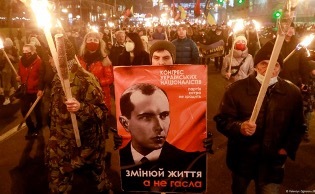 Procesión de antorchas por Stepan Bandera 
