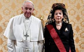 CELÁA, EXMINISTRA DE EDUCACIÓN, ACTUAL EMBAJADORA ANTE LA SANTA SEDE, CON FRANCISCO