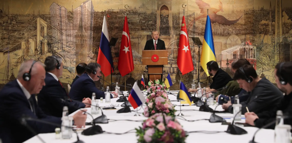 ESTAMBUL 2022 RUSIA Y UCRANIA ACUERDAN UN ALTO EL FUEGO DEL QUE LUEGO ZELENSKY SE RETRACTÓ, CONVENCIDO POR BORIS JOHNSON