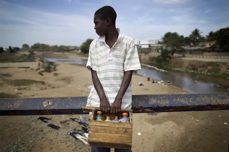 Las contradicciones de un sistema que ve crecer el desempleo juvenil pero mantiene y promueve el trabajo infantil. Foto UNICEF__Dormino