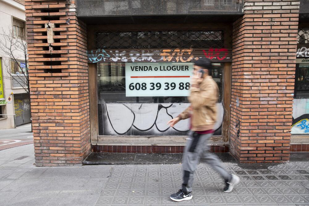 Cartel inmobiliario en Barcelona. David F. Sabadell