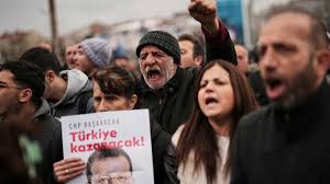 PROTESTAS CONTRA LA DETENCIÓN DE IMAMOGLU
