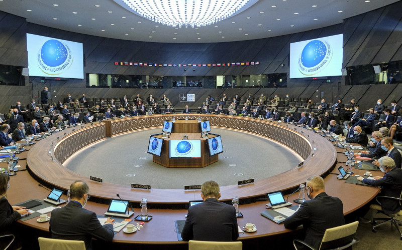 Reunión entre el Consejo de la OTAN y Rusia en Bruselas a finales de enero de 2022, un mes antes de que empezara la guerra. / OTAN