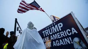 David Duke, el polémico exlíder del Ku Klux Klan que apoya a Donald Trump BBC