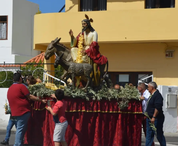 EL CRISTO DE LA BURRITA EN LA ALDEA