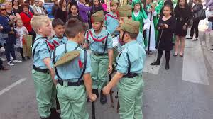 NIÑOS DISFRAZADOS DE LEGIONARIOS