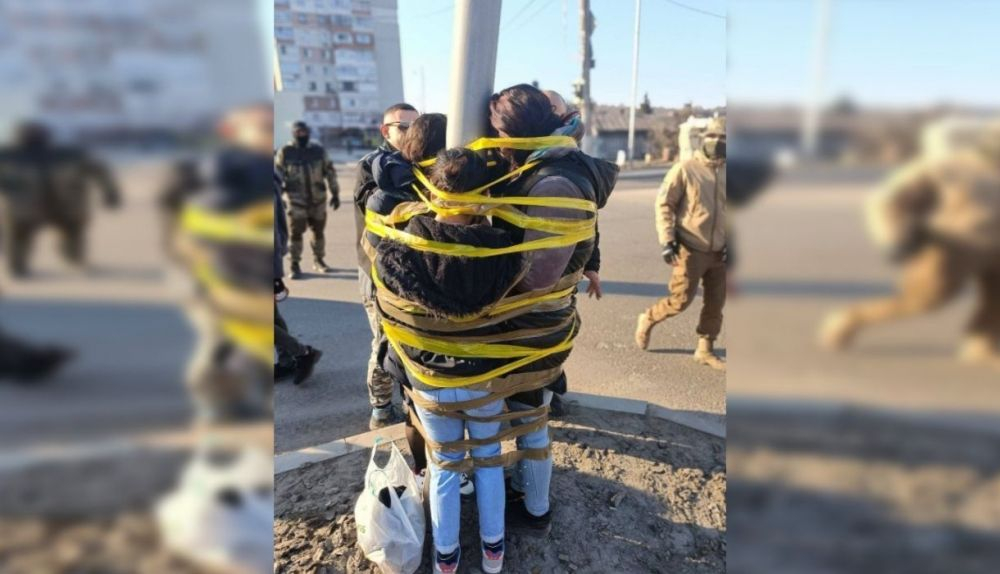 FAMILIAS AMARRADAS A FAROLAS POR NAZIS UCRANIANOS