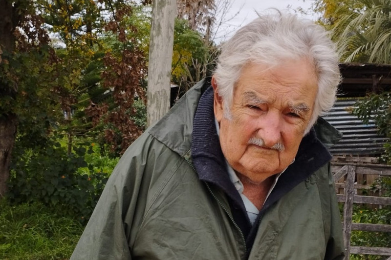 José Mujica recibe a la entrevistadora de CTXT en su chacra, en el barrio Cerro de Montevideo. / A. M. M.