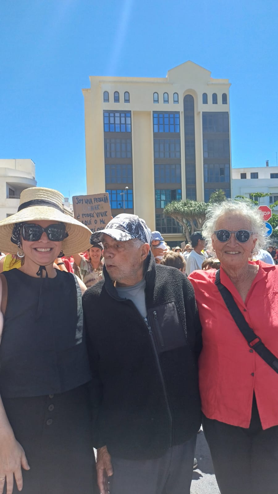 18M 2025 IRMA FERRER CON INÉS CARABALLO Y PEDRO DE LA DEGOLLADA