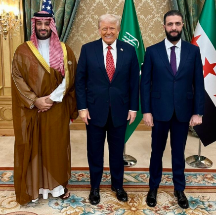 TRUMP  CON EL DÉSPOTA SAUDÍ Y EL TERRORISTA BLANQUEADO SIRIO