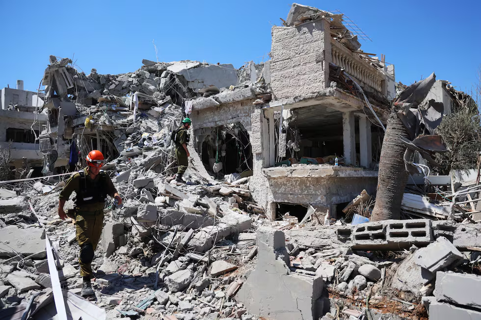 Edificio destruido en la madrugada del sábado por los ataques de Irán en Rishon Letzion, al sur de Tel Aviv.