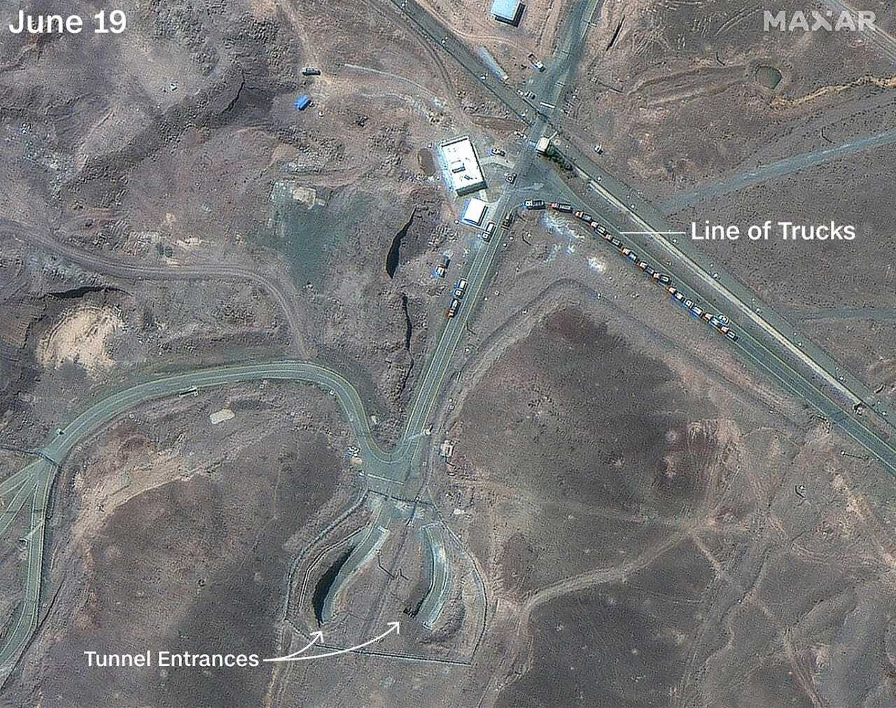FORDOW EL SAT´ÉLITE MUESTRA LOS CAMIONES EVACUANDO LA CENTRAL