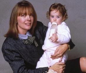 Diane Keaton como mamá adoptiva