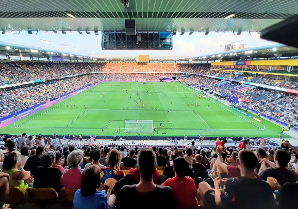 Casi 30 mil personas presenciaron el 6 de julio en el Estadio Wankdorf la victoria de Suiza sobre Islandia en Berna por 2 goles a 0__Foto Sergio Ferrari (1)