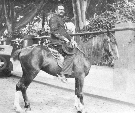 PISTOLERA A CABALLO EN LA PLAZA DE GÁLDAR - David Román