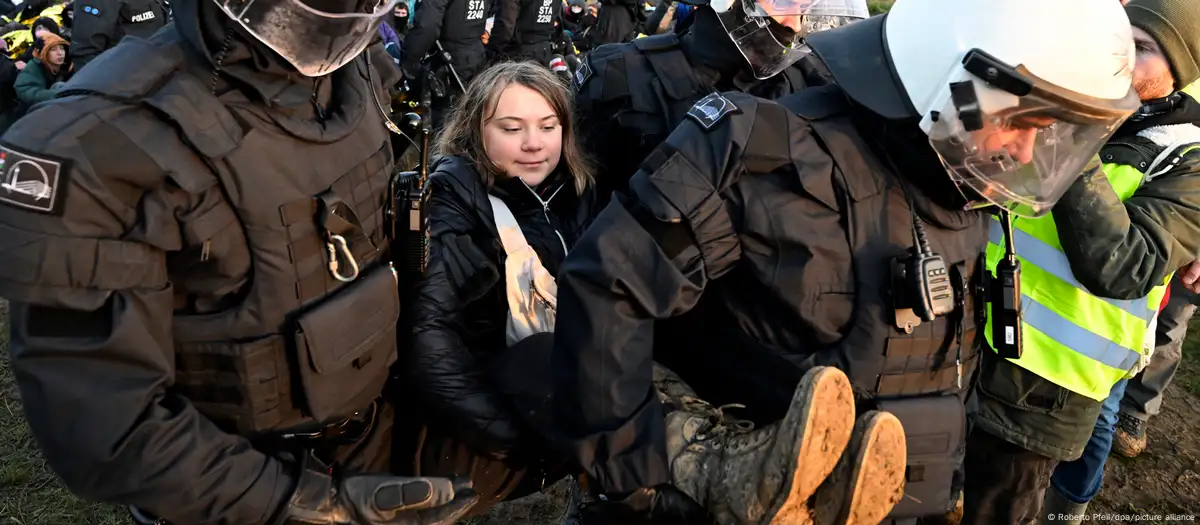 DETIENEN A GRETA THUNBERG EN ALEMANIA POR PROTESTAR CONTRA EL GENOCIDIO DW