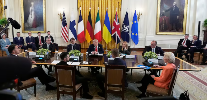 RUTTE STARMER ZELENSKI MACRON TRUMP STUBB (DE ESPALDAS) MELONI MERZ VON DER LEYEN, EN LA CASA BLANCA, ESTE 18 DE AGOSTO