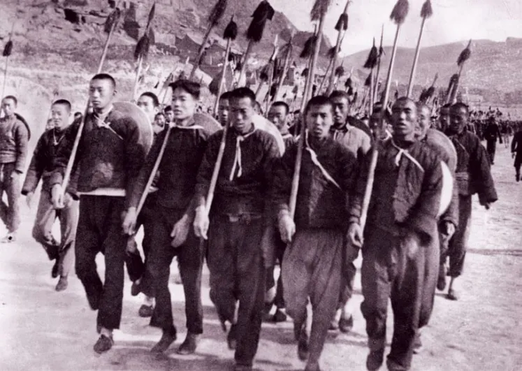 EL PARTIDO COMUNISTA CHINO RECLUTÓ CAMPESINOS PARA LA LUCHA CONTRA EL INVASOR JAPONÉS
