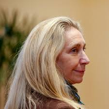 KARINA MILEI LA GRAN HERMANA