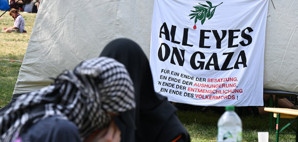 En el "Campamento del Cambio de Sistema" en el parque Grüneburgpark de Frankfurt se produjeron varias provocaciones por parte de activistas pro-israelíes  JUNGE WELT