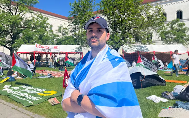 protesta contra el campamento pro-palestino frente a la Universidad de Múnich BILD