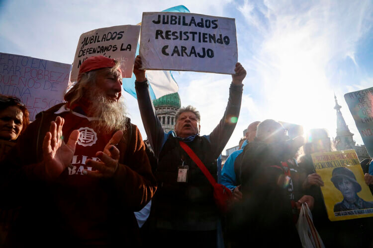 Protesta de jubilados en Argentina. Foto Kaos en la red