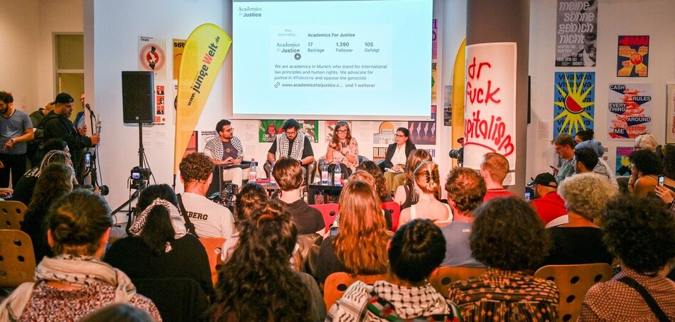 FRANCESCA ALBANESE EN EL ACTO DE JUNGE WELT ESTE 11 DE SEPTIEMBRE
