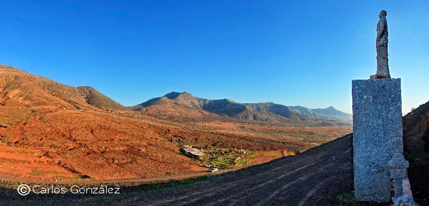MONUMENTO A UNAMUNO EN FUERTEVENTURA, OBRA DE JUAN BORGES, SOBRE UN BOCETO DE JUAN ISMAEL A PARTIR DE UNA IDEA DE CHANO SOSA - foto Carlos González FUERTEVENTURA EN IMÁGENES
