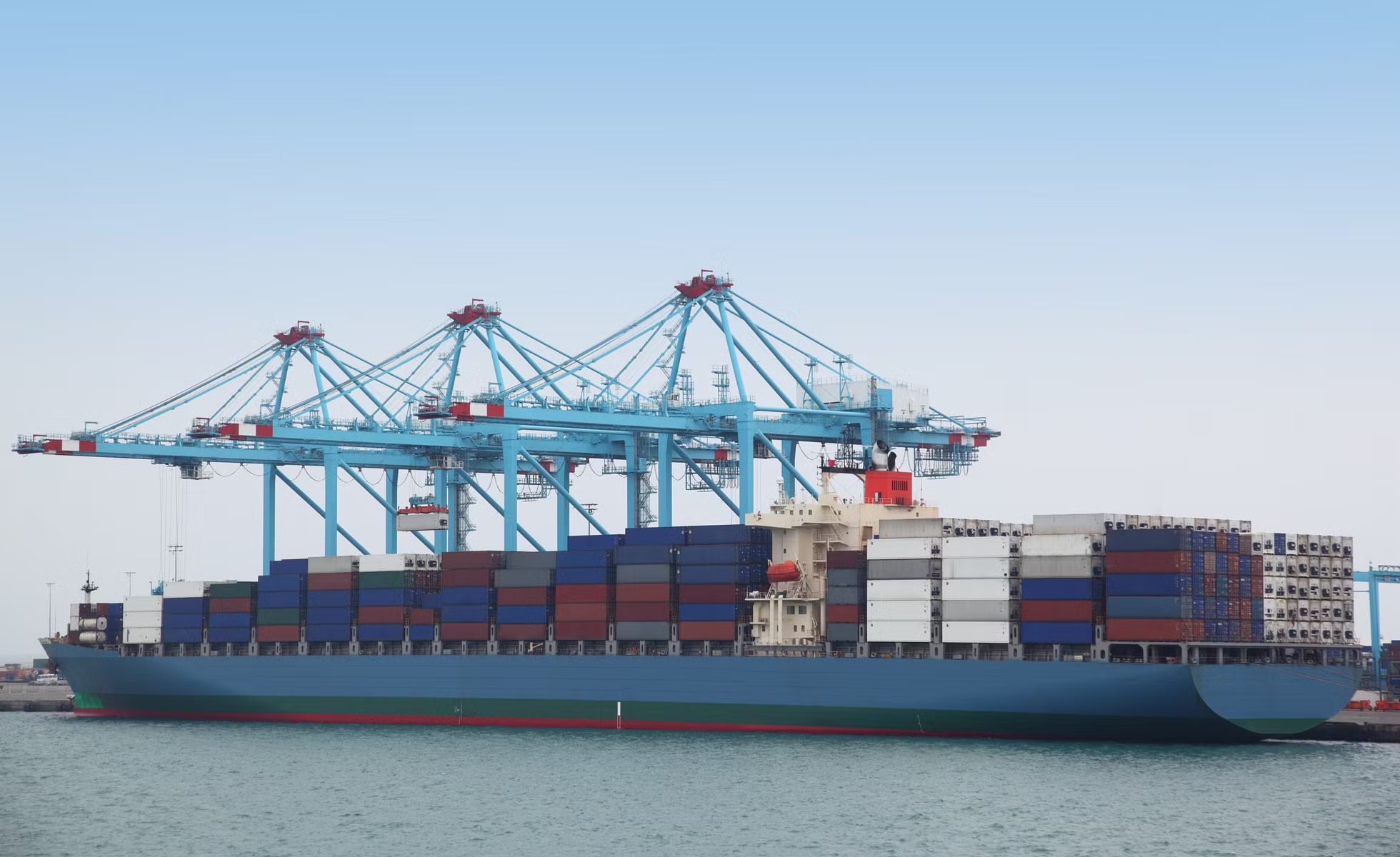 PORTACONTENEDORES Exportación de casi 122.000 toneladas de pesticidas prohibidos desde la Unión Europea (UE) en 2024.