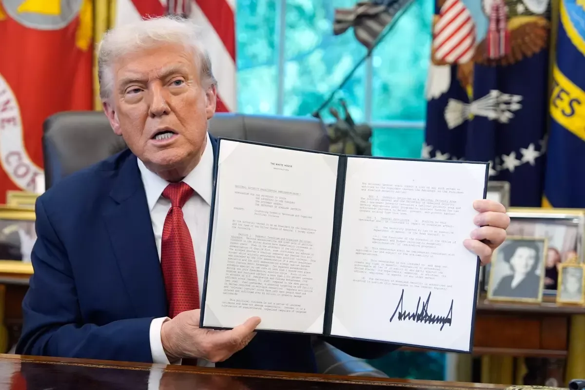 TRUMP MUESTRA LA NSPM-7