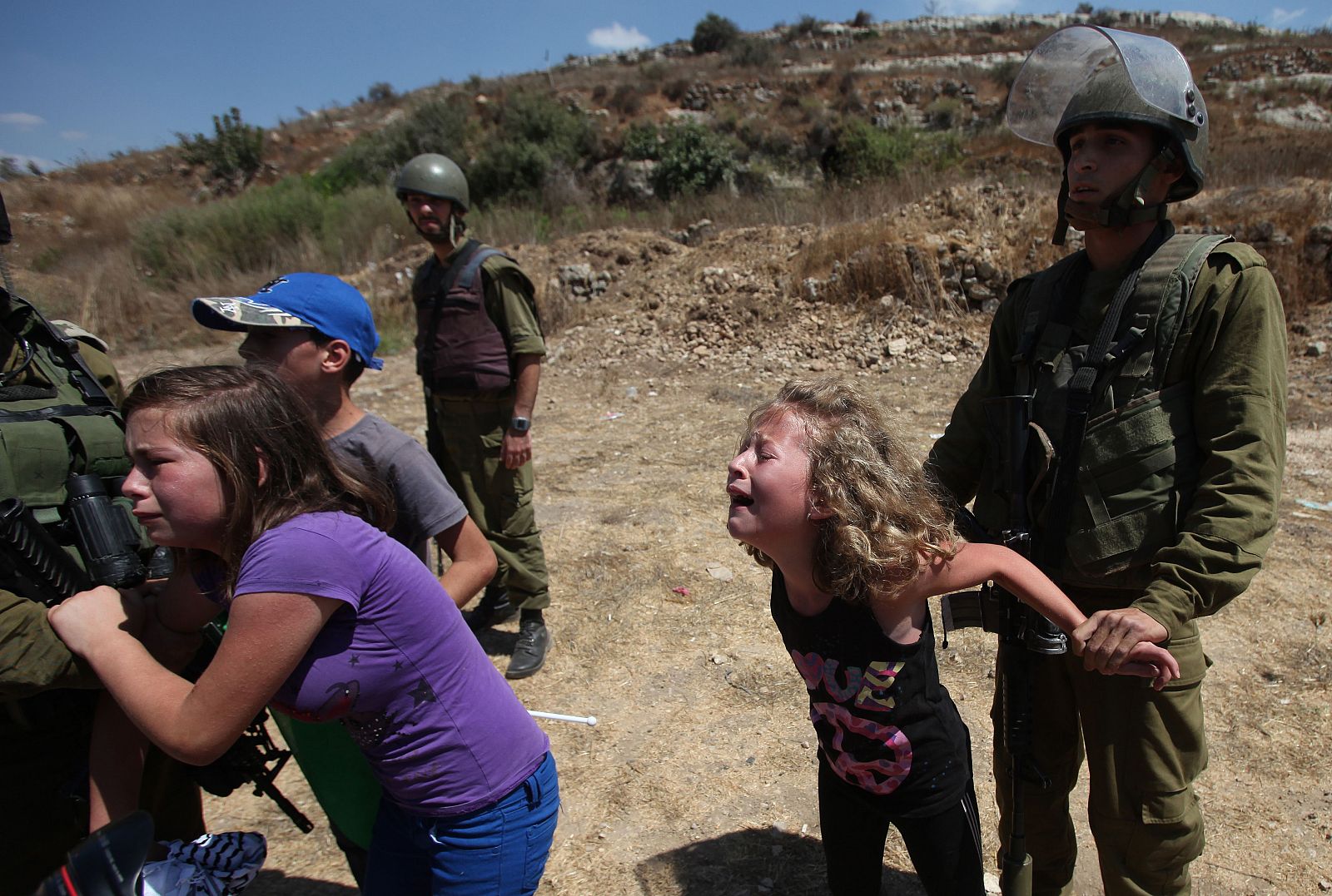 Soldados israelíes revelan malos tratos y abusos a niños y adolescentes palestinos RTVE (2012)